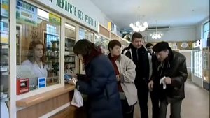 6 кадров. Чихающий мужчина в аптеке