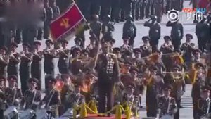 Парад в СЕВЕРНОЙ КОРЕЕ ПРИНИМАЕТ ДИКТАТОР!