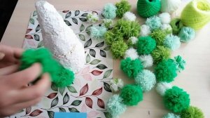 DIY новогодний декор - елочка из помпонов (пряжи)