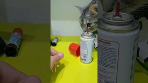 как заправить зажигалку газом? ???