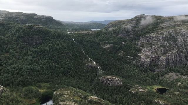 Climbing Preikestolen смотреть онлайн