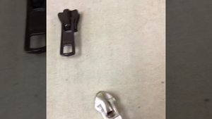 Поломанный замок на куртке