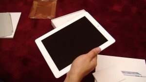 فك علبه الايباد 2 - iPad 2 WiFi+3G 64 GB White unboxing .MP4