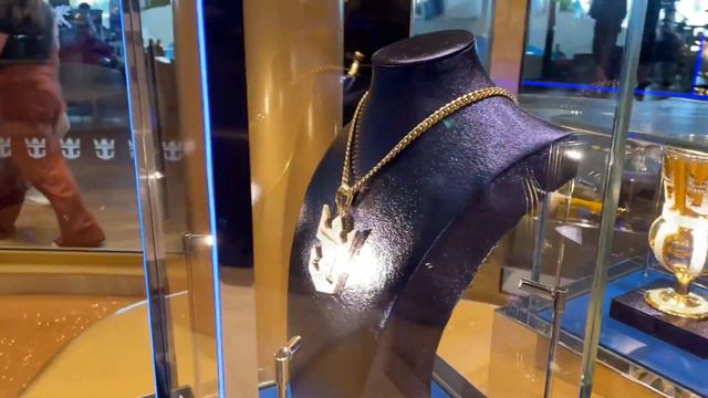 Icon of the Seas | Royal Bling Store Tour! смотреть онлайн