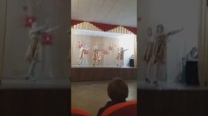 Танец под песню "Ах мамочка,на саночках"