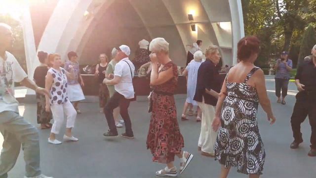 ГОРИ КАЛИНЫ ЦВЕТ! ТАНЦЫ В ПАРКЕ ГОРЬКОГО ХАРЬКОВ 2021 смотреть онлайн