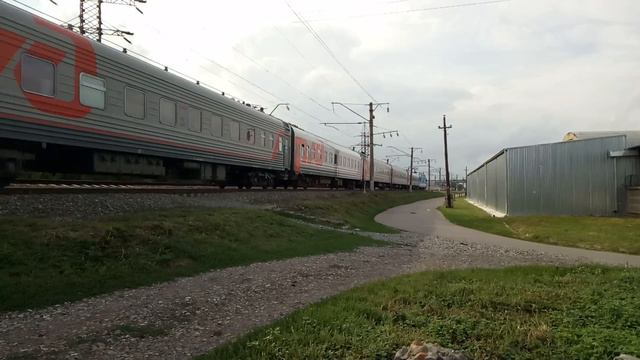 Электровоз ЭП1М-411 с поездом Кисловодск-Москва смотреть онлайн