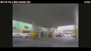 Машина въехала в магазин