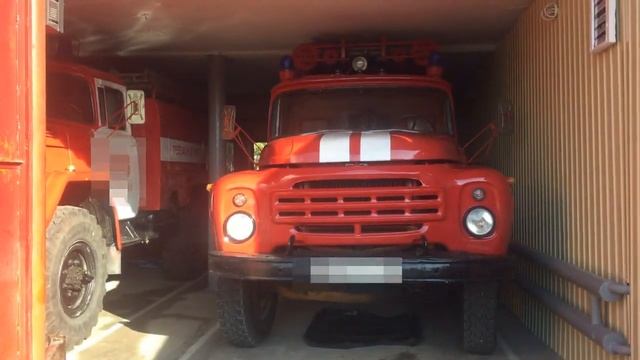Катя на веселой экскурсии в пожарной части! Дедушка учит ездить на настоящей пожарной машине!