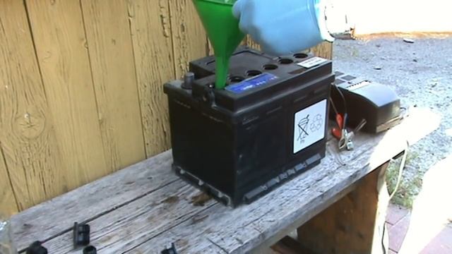 Простой способ повысить плотность аккумулятора на авто. смотреть онлайн