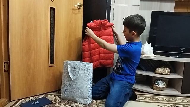 Распаковка подарков на день рождения смотреть онлайн