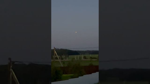 Неопознанный летающий объект в небе #нло #летающаятарелка #мистика #пришельцы #шарвнебе #ufo #космо
