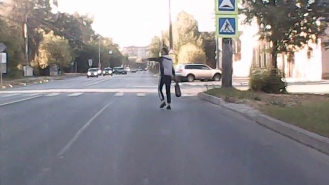 Пьяная девушка на дороге! смотреть онлайн