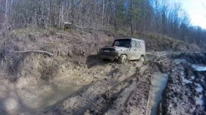 УАЗ и Jeep Wrangler с бортовыми редукторами от трактора т 40 и УАЗ воен мосты по жесткому бездорожь