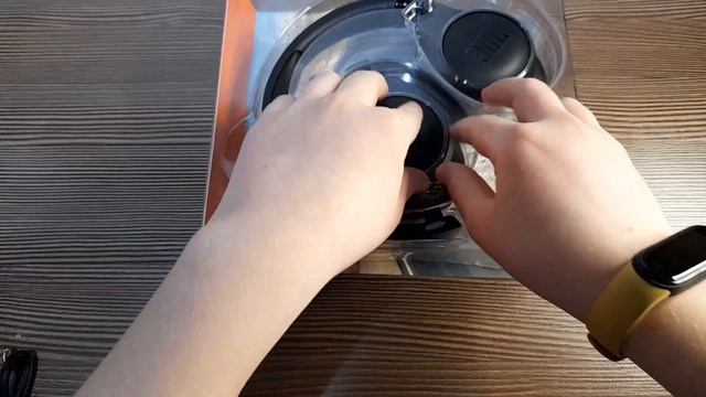 Обзор беспроводных наушников JBL Tune 760NC смотреть онлайн