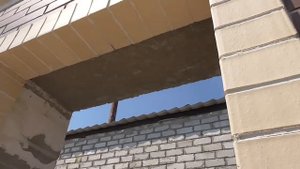 АРКА, КОЛОННЫ, ПИЛЯСТРА, КАРНИЗ, РАЗДЕЛКА ОКОН - архитектурно-конструктивные решения. Кирпичный дом