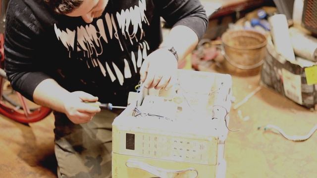 What to Salvage From an Old Microwave смотреть онлайн