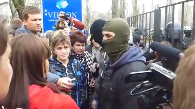 Лидер ополчения Харькова дает интервью. 09.04.14 смотреть онлайн