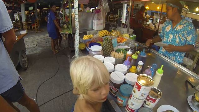 Еда в Тайланде: Тайские банановые блинчики (banana pancakes) на Пангане смотреть онлайн