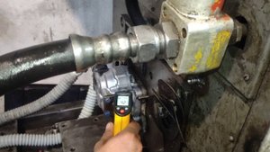 Проверка гидронасоса НШ-32 правый плоский, на гидровлическом стенде КИ-4815М.