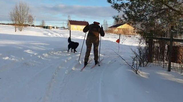 Как не поверить в чудеса, когда на Рождество внезапно появляется @Yoll с лыжами?! смотреть онлайн