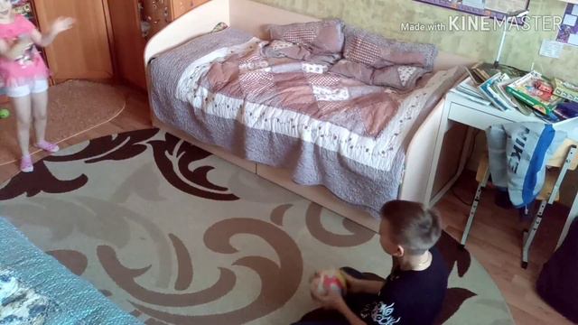 Игры брата и сестры!!! Какую игру они придумают сегодня? смотреть онлайн