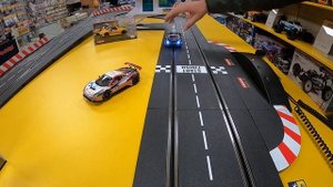 Circuit CARRERA DIGITAL 132 - GT Triple Power  Porsche 911, Lamborghini Huracan, Ferrari 488.