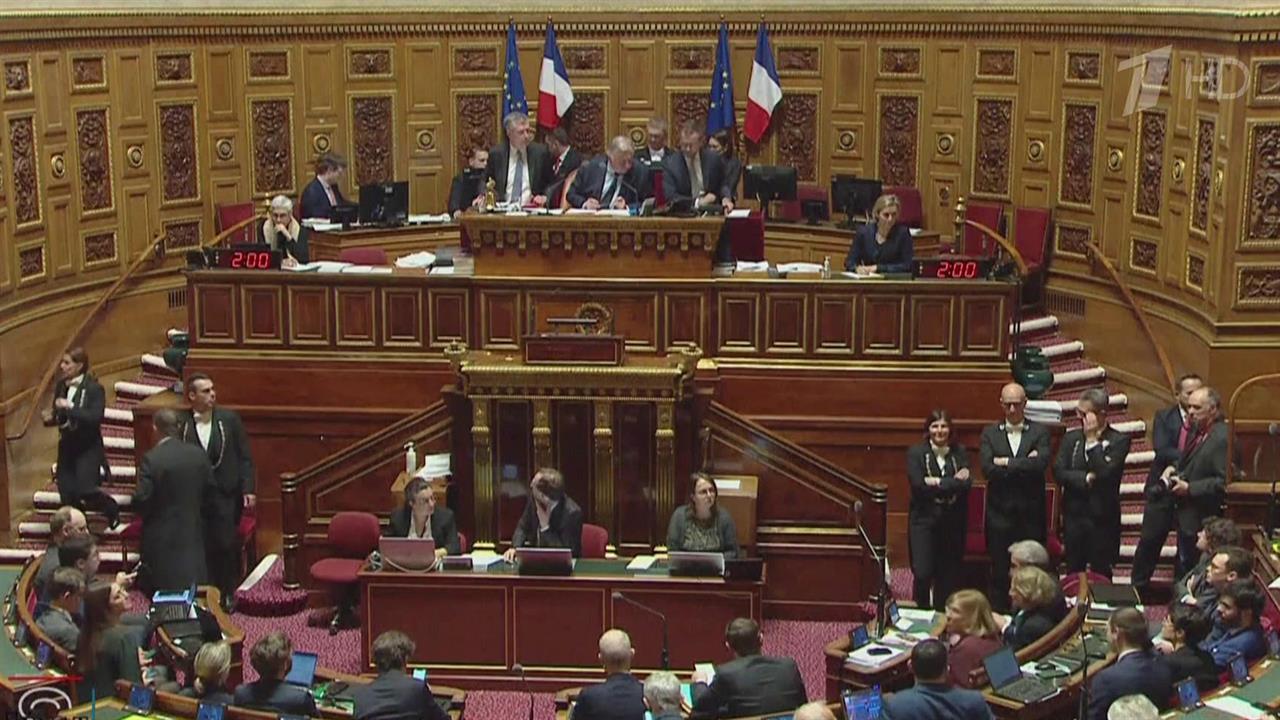 Во Франции одобрена пенсионная реформа, несмотря на протесты и забастовку