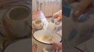 БЕЗУМНЫЙ ПАША. ИРИШКА ЧИКИ ПИКИ ГОТОВИТ ЛЮБИМОМУ МУЖУ НА ЗАВТРАК БЛИНЧИКИ К ЧАЮ.