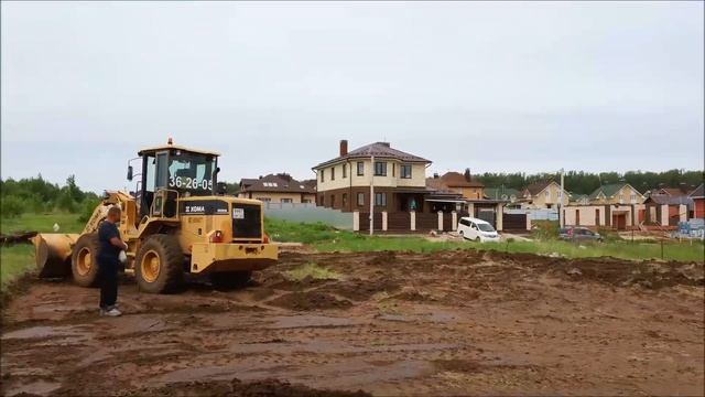 Начало строительных работ. Выравнивание участка. Разметка котлована смотреть онлайн