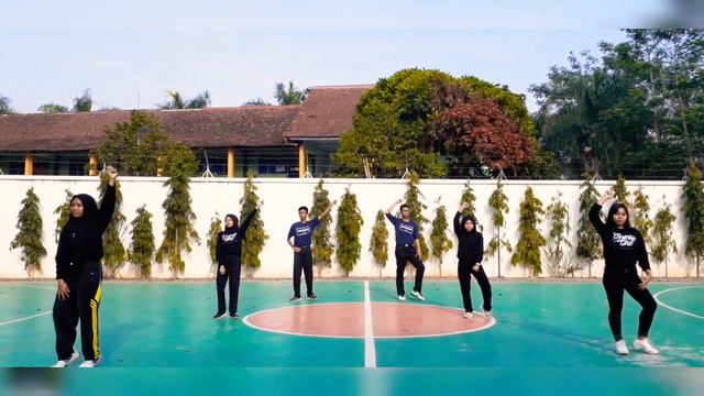SENAM KREASI " GD X TAEYANG - GOOD BOY" SMA NEGERI 1 KEPANJEN
