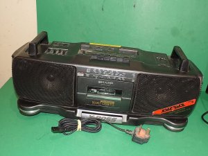 SHARP WQ-T360E Portable STEREO 4 BAND RADIO CASSETTE BOOMBOX Loud X-Bass-произведён в Малайзии