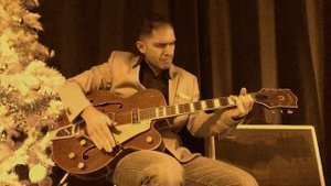 "Jingle Bells" 2021 - Chet Atkins & Merle Travis Picking Style
