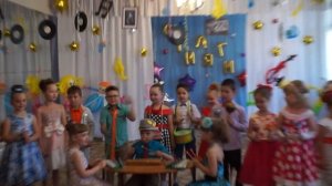 оркестр стиляг!выступают мальчики и девочки)))