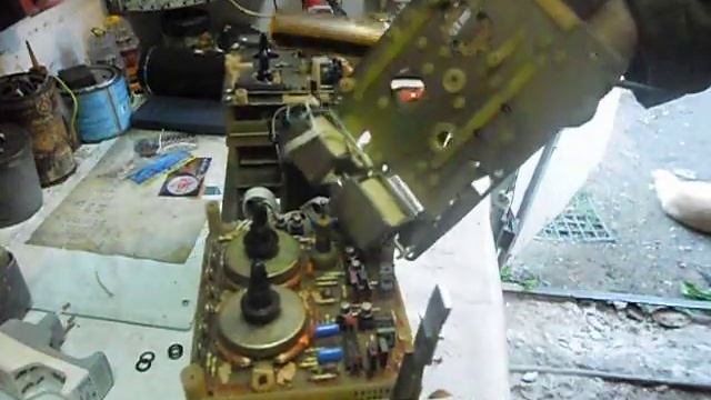 Обзор драг - металлов в магнитофоне "ВЕГА 122" и разбор смотреть онлайн