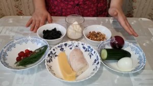 Фаршированная курица в духовке с гречкой и грибами. Слоёный салат с курицей, черносливом и орехами.