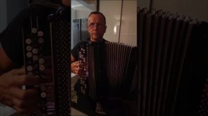 Детство Ю. Шатунова. На баяне.