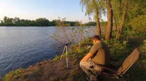 Рыбалка с ночёвкой в КУБЕ и ПОТОП среди ночи  ловлю белую мирную рыбу