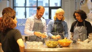 Crown Prince Haakon and Crown Princess Mette-Marit get cooking lessons