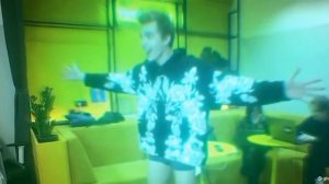 Влад А4 снял штаны