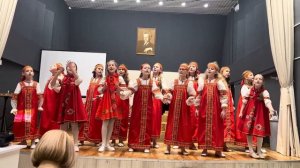 Вокальный ансамбль ,,Ассоль,,. 3 класс Слова и музыка С. Смирнова - ,, Сердце отдай России,,