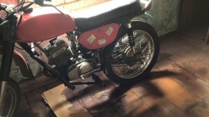 СКОЛЬКО ПРОЕДЕТ МОТОЦИКЛ ВОСХОД 2м и МИНСК 125-ЭНДУРО на 0,5 ЛИТРЕ БЕНЗИНА!??