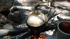 Самая необычная Уха с томатной пастой. Еда на костре