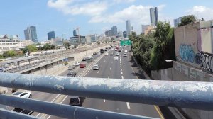 Тель-Авив Мост у железнодорожной станции hа-Агана 23 мая 2017 Tel Aviv Израиль