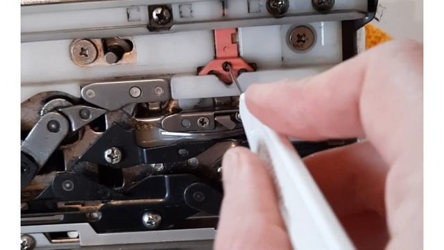 Как вязать ровные края на вязальной машине Brother? смотреть онлайн