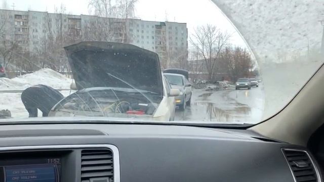 Пробитые колёса на Троллейном жилмассиве, 31 марта 2018 года, Новосибирск смотреть онлайн