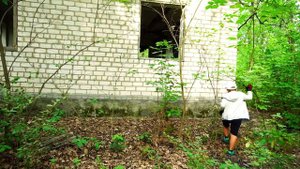 НАШЛИ ЗАБРОШЕННЫЙ ДОМ В ЛЕСУ! Матвей и папа в доме Гренни