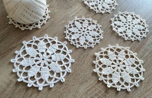 Вязание крючком:  Простой круглый цветочный мотив для вязания скатертей, туник, блузочек и пр.