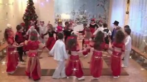 Вход на новый год 2013,  старшая группа
