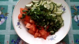 Салат из морского коктейля со свежими овощами